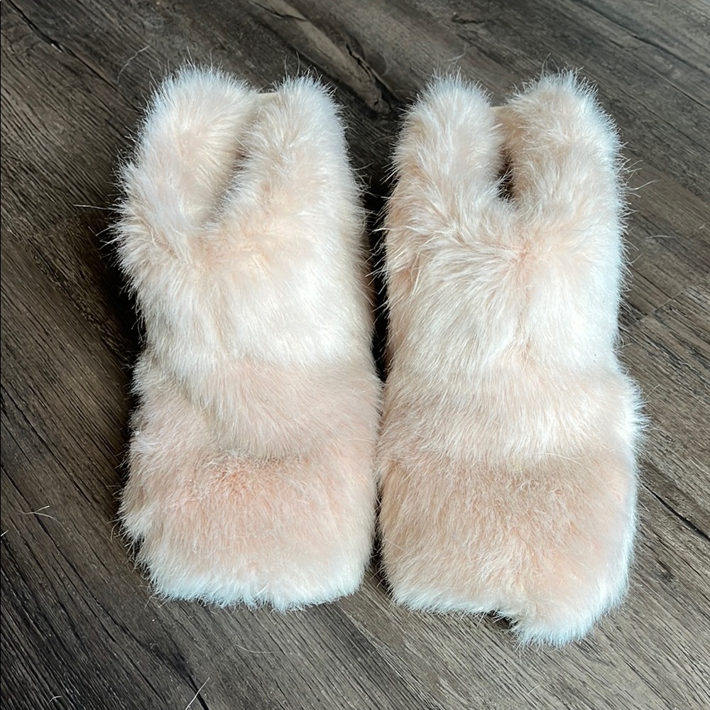 UGG slipper/booties in light pink